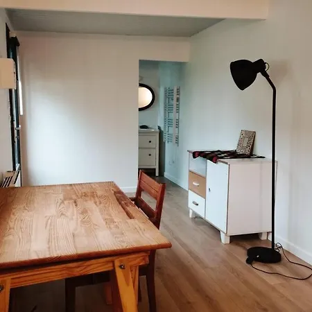 Indépendante Avec Sdb Sur Jardin, Au Calme Appartement