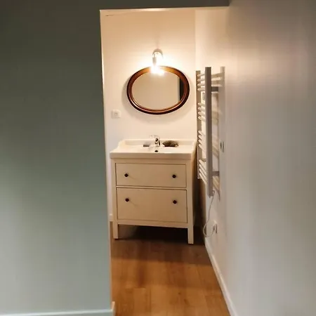 Indépendante Avec Sdb Sur Jardin, Au Calme Appartement *